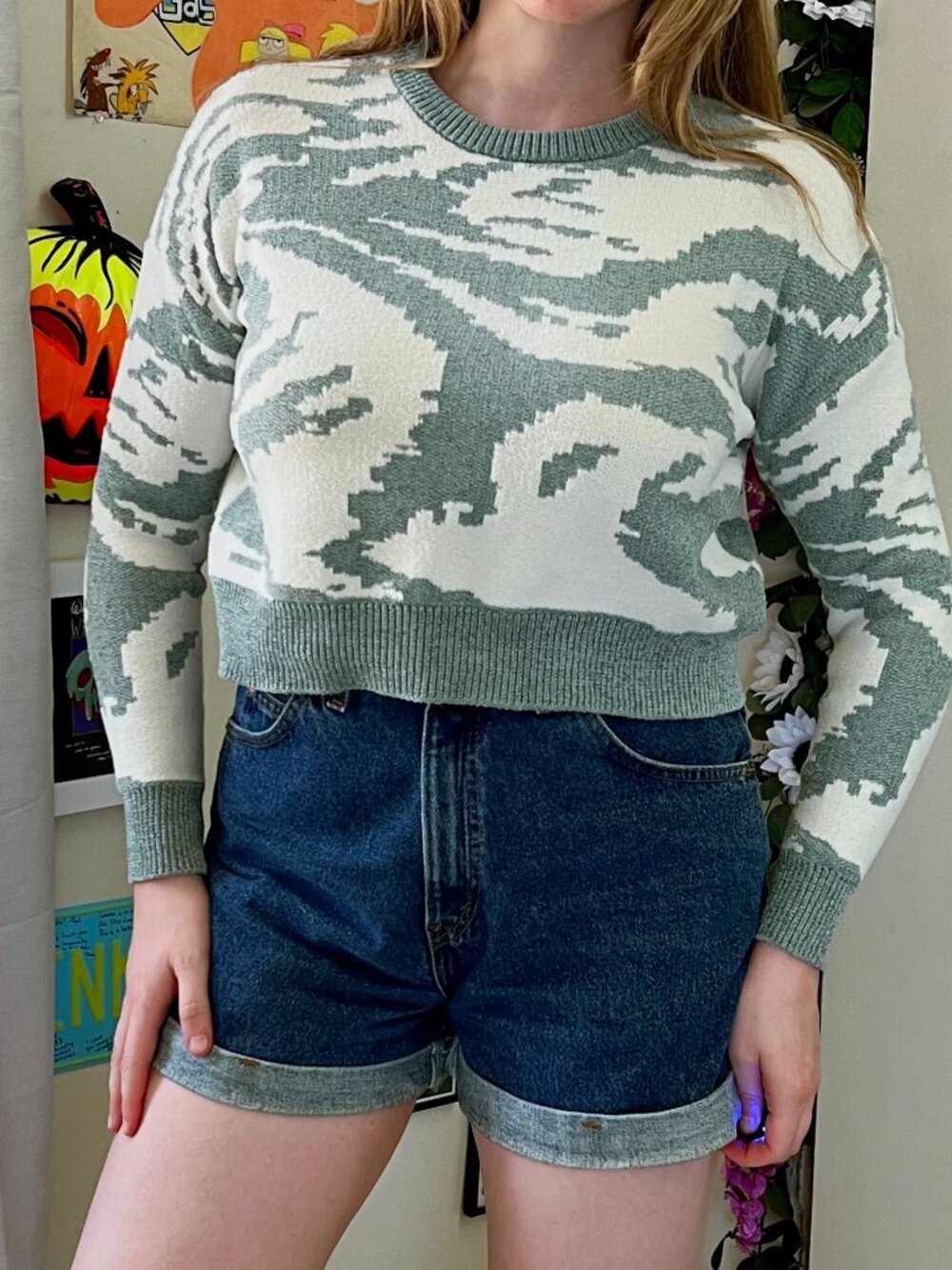 William Rast Green and White Sweater Size Small Abstract Cropped Crewneck